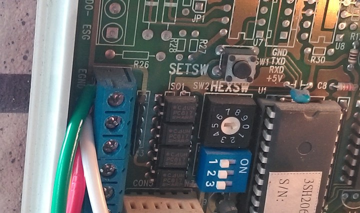 外接於快速捲門主機控箱